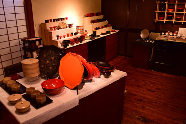 工房とギャラリー | 大崎漆器店